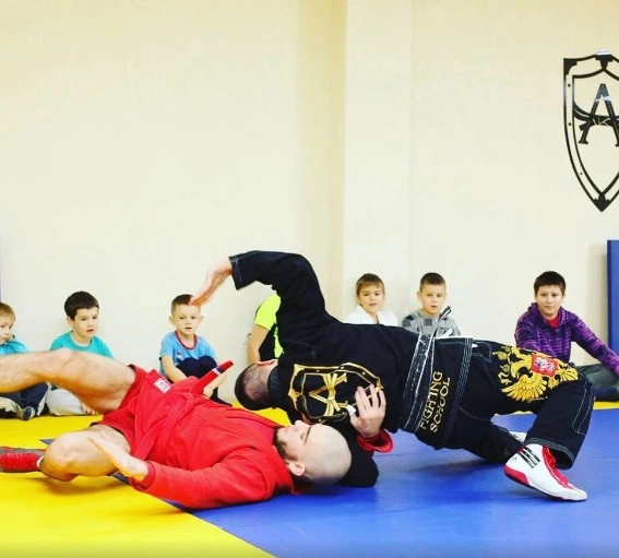Школа борьбы Артёма Артемьева.