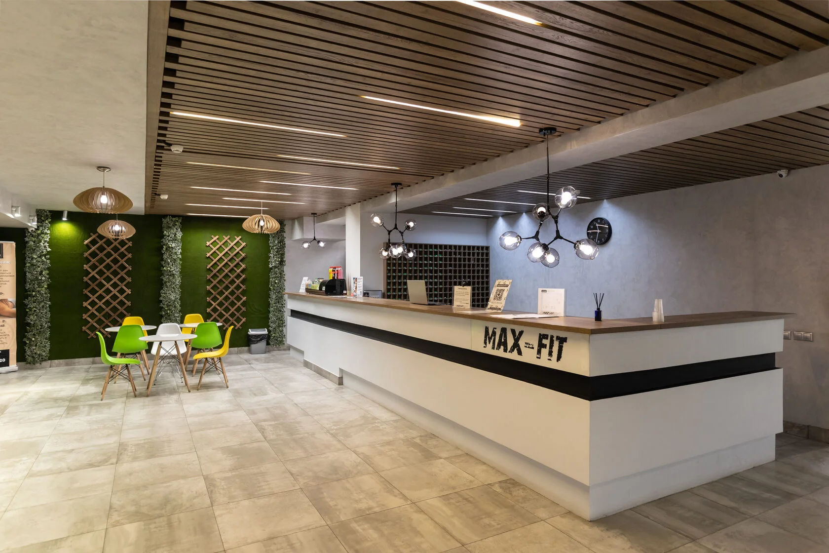 Фитнес-клуб "Max-Fit".