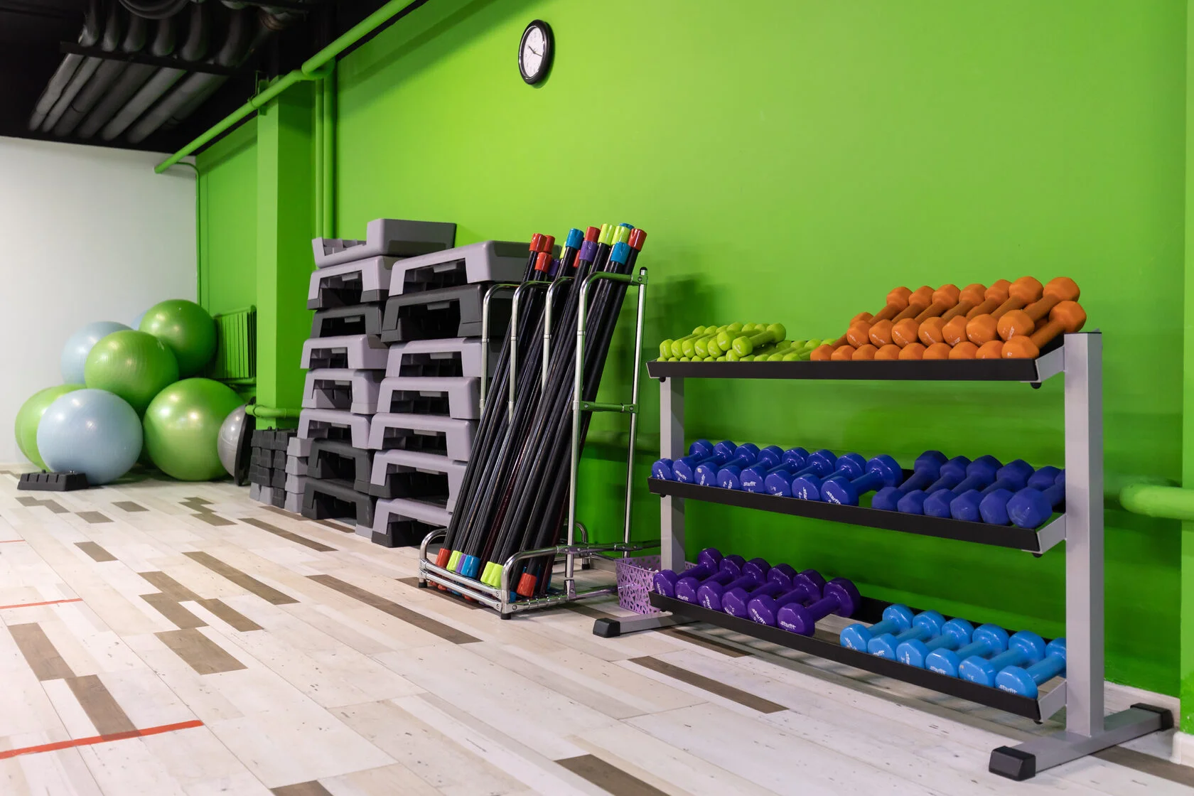 Фитнес-клуб "Max-Fit".