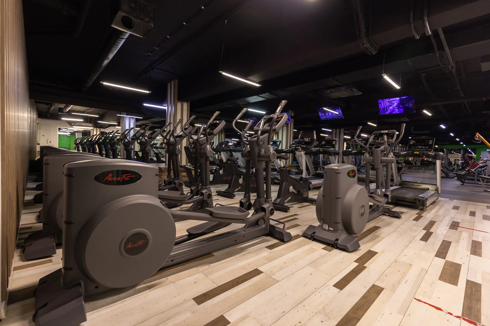 Фитнес-клуб "Max-Fit".