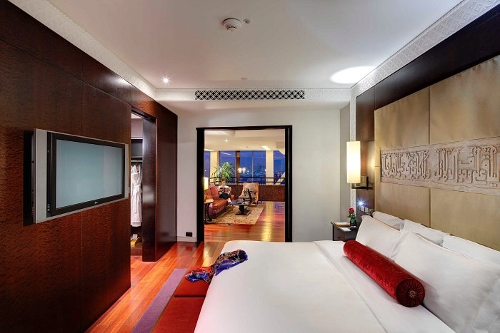 Отель "The H Hotel" 5*