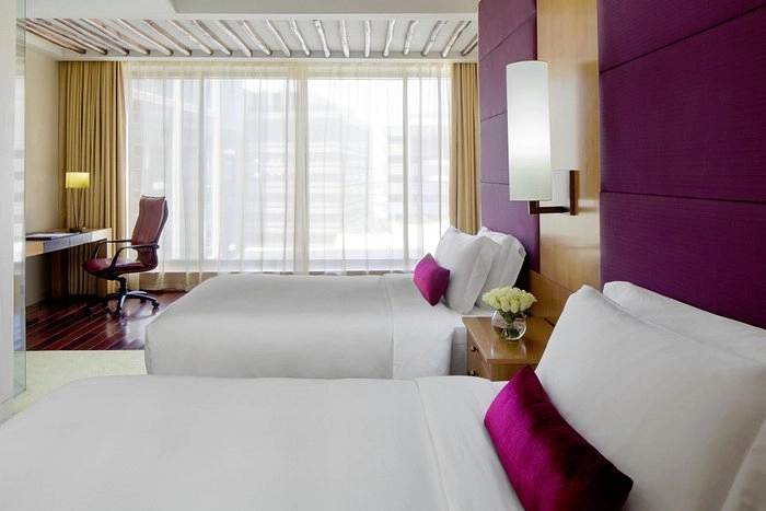 Отель "The H Hotel" 5*