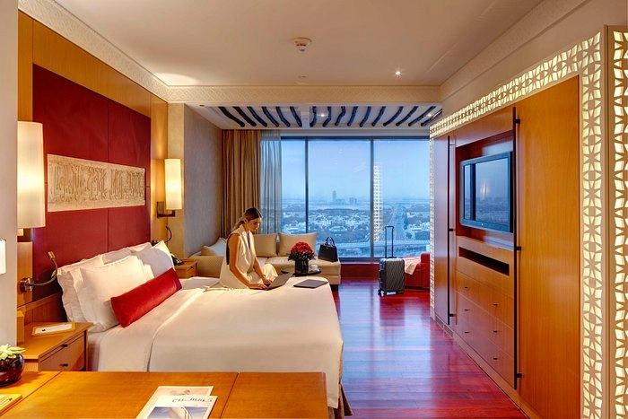 Отель "The H Hotel" 5*
