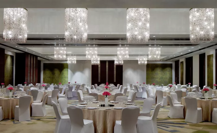 Отель "The H Hotel" 5*
