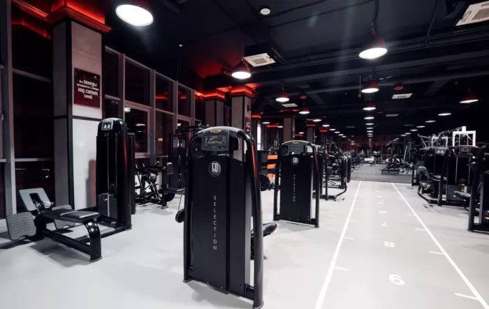 Фитнес-центр с бассейном "50GYM".