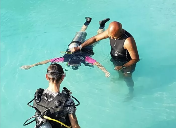 Дайвинг клуб "Euro-Divers Kurumba" (Diving club "Euro-Divers Kurumba")