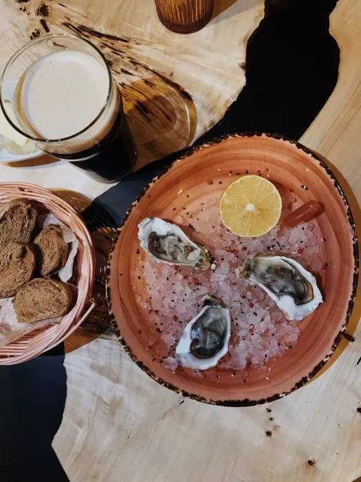 Бар "Yummy Oysters".