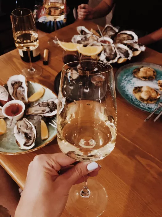 Бар "Yummy Oysters".