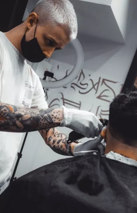 Мужская парикмахерская "Model 66 Barbershop".