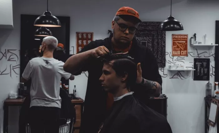 Мужская парикмахерская "Model 66 Barbershop".