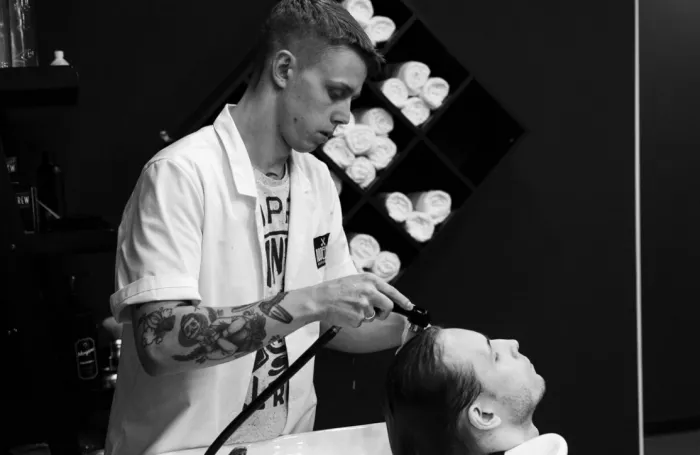 Мужская парикмахерская "Model 66 Barbershop".