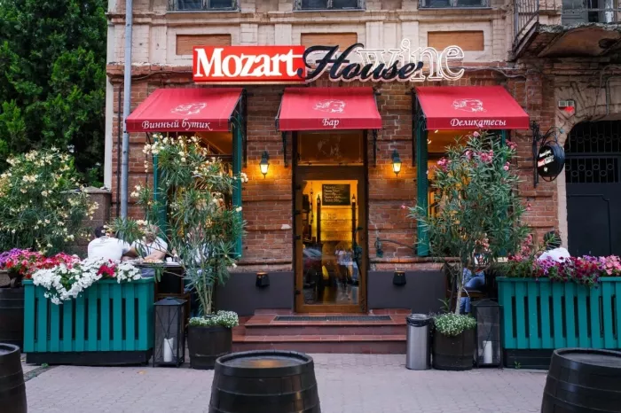 Бар "Mozart Wine House"