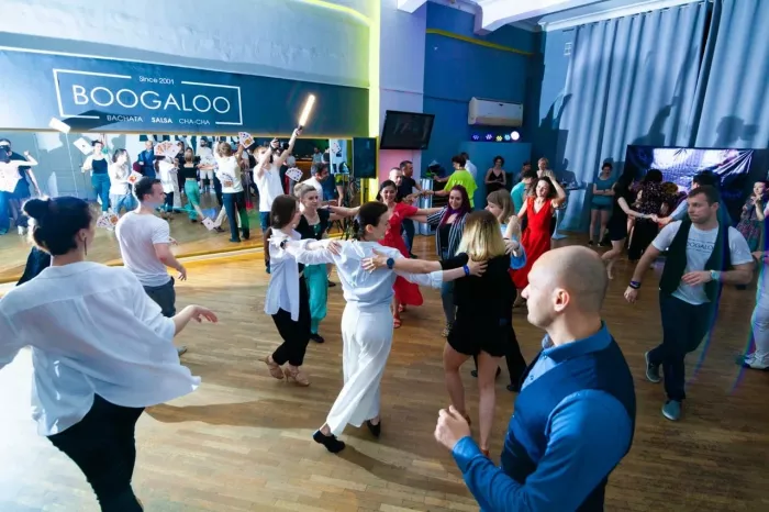 Танцевальный клуб "Boogaloo"