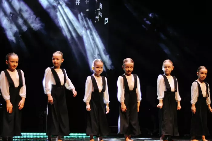 Школа танцев "Юнистрим"