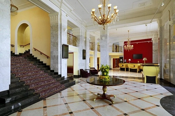 Отель в Ереване "Armenia Marriott Hotel".