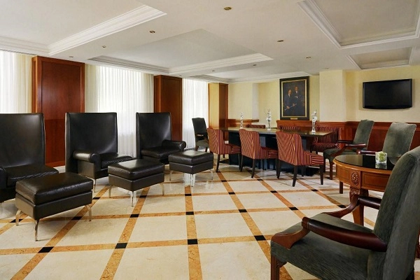 Отель в Ереване "Armenia Marriott Hotel".