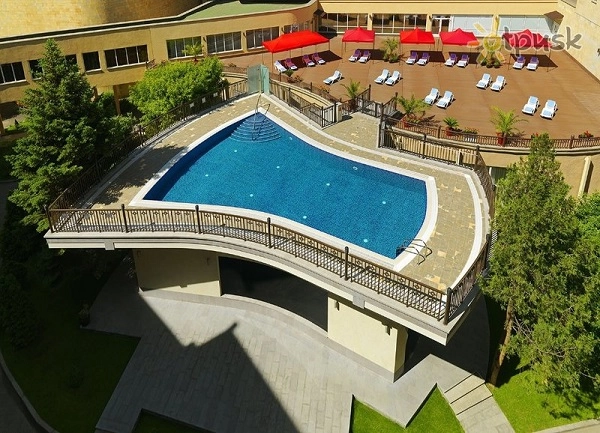 Отель в Ереване "Armenia Marriott Hotel".
