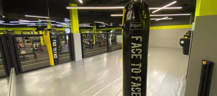 Фитнес-клуб "Face to face fitness".