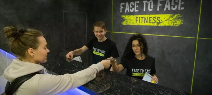 Фитнес-клуб "Face to face fitness".