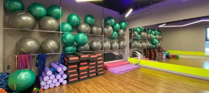 Фитнес-клуб "Face to face fitness".