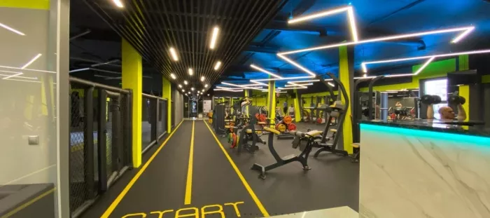 Фитнес-клуб "Face to face fitness".