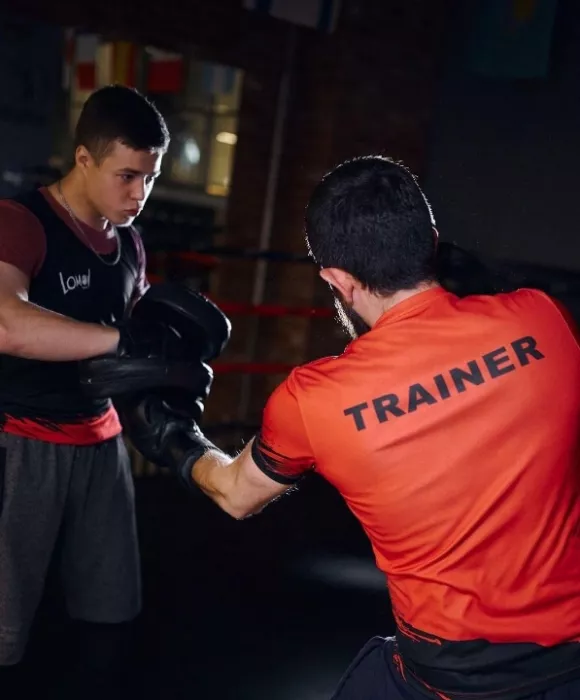 Клуб единоборств "Lomov Fight".
