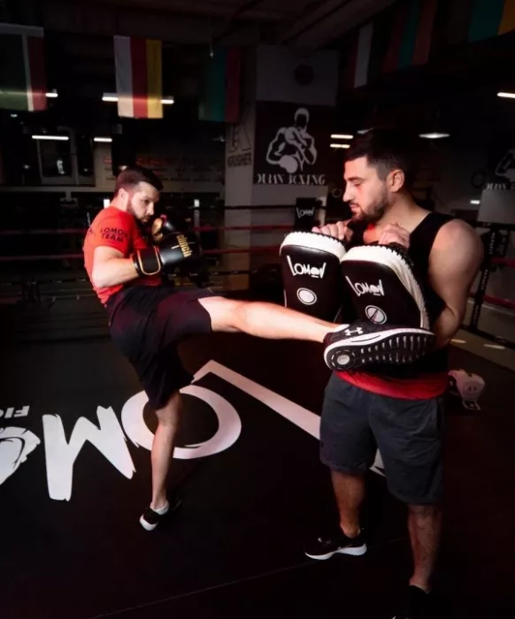 Клуб единоборств "Lomov Fight".