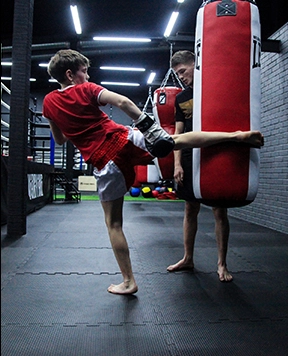 Спортивный клуб боевых искусств "Varyag fight gym".