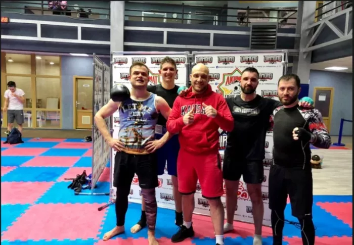  Фитнес-клуб "Diamond Gym".