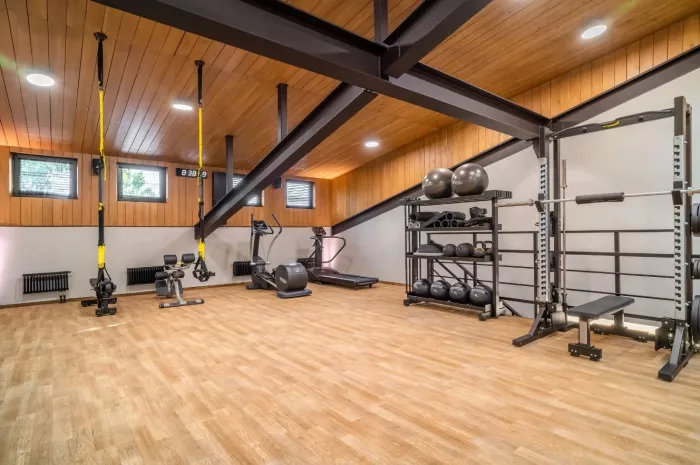 Фитнес-студия "Hide fitness".