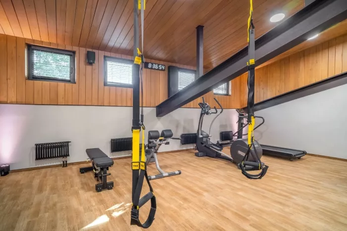 Фитнес-студия "Hide fitness".