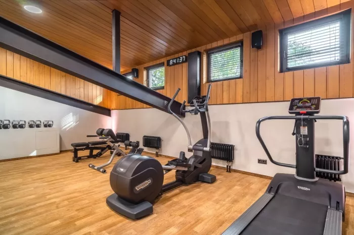 Фитнес-студия "Hide fitness".