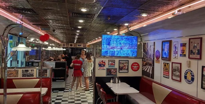 Сеть ресторанов "Starlite diner".