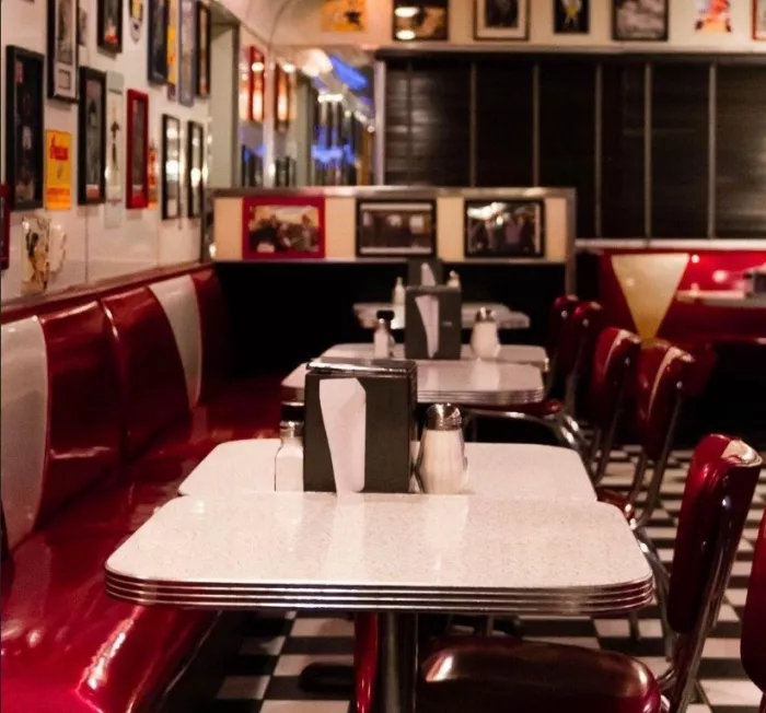 Сеть ресторанов "Starlite diner".