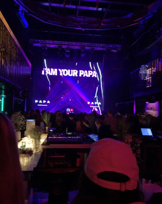 Бар "PAPA Moscow".