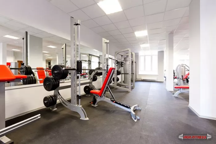 Фитнес клуб "Iron Fitness".