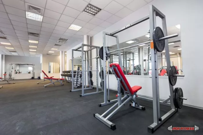 Фитнес клуб "Iron Fitness".