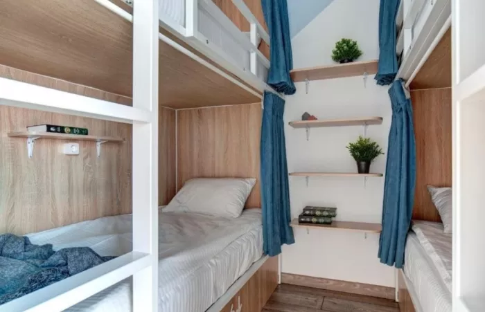 Roomy Hostel
