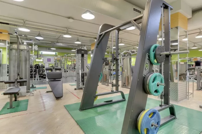 Фитнес-клуб "Adept Gym".