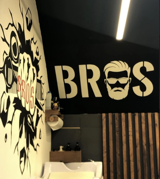 Барбершоп "Bros".