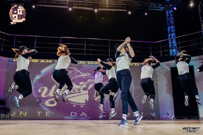 Школа танцев "Bust A Move"