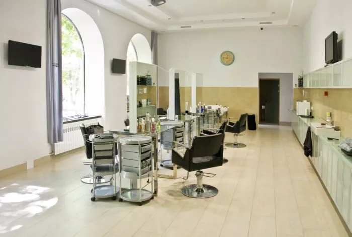 Cеть студий красоты и колористики "Salon N8 by Color Me".