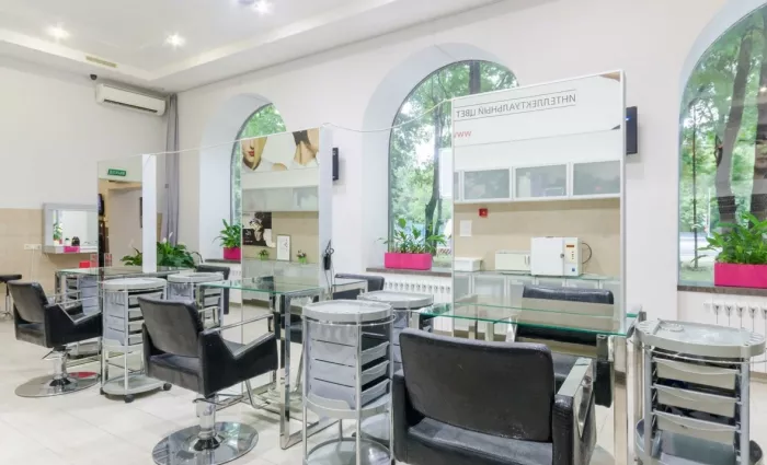 Cеть студий красоты и колористики "Salon N8 by Color Me".