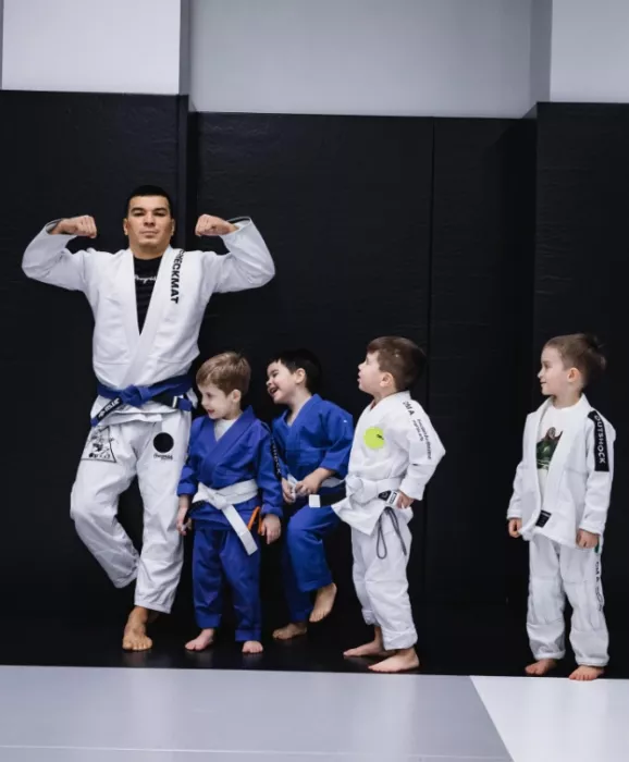 Тренажёрный зал "Checkmat Academy".