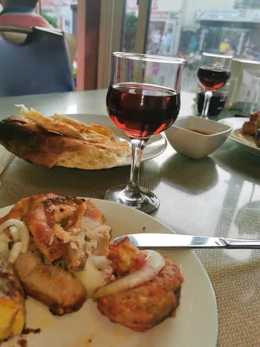 Столовая "Bon appetit".