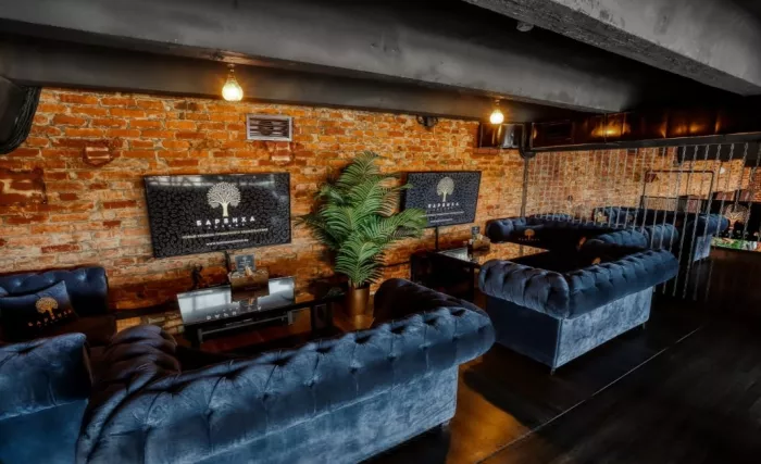 Сеть баров паровых коктейлей "Барвиха lounge".