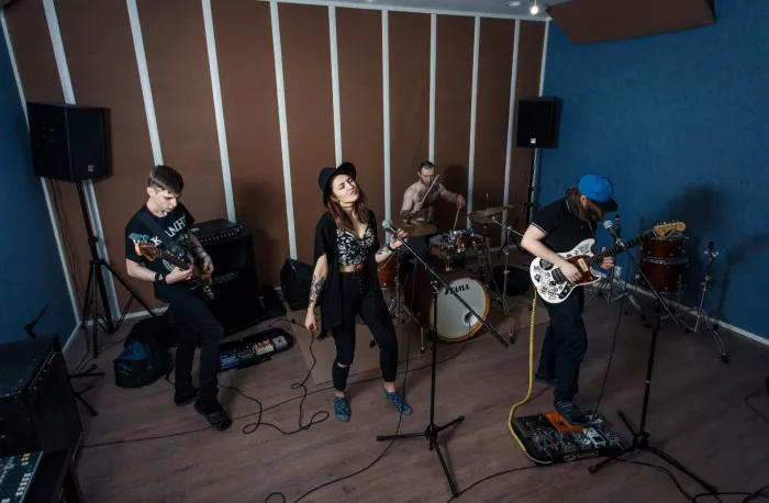 Студия звукозаписи "High-gain studio".