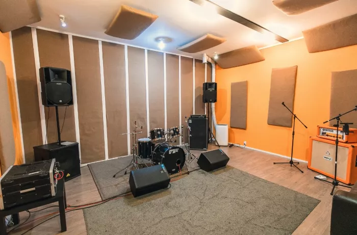 Студия звукозаписи "High-gain studio".