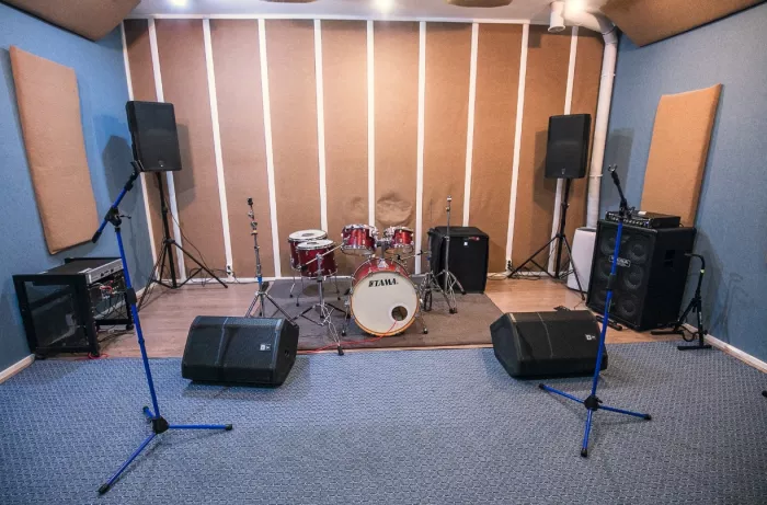 Студия звукозаписи "High-gain studio".