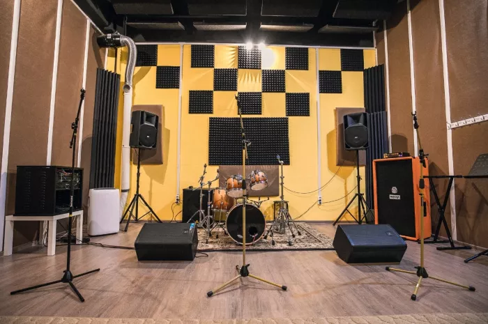 Студия звукозаписи "High-gain studio".